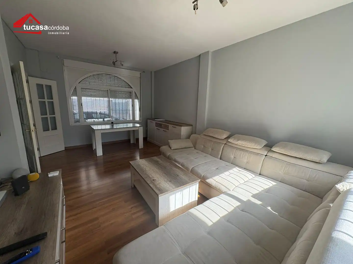 Sala d'estar de Casa adosada en venda en  Córdoba Capital amb Aire condicionat, Parquet i Terrassa