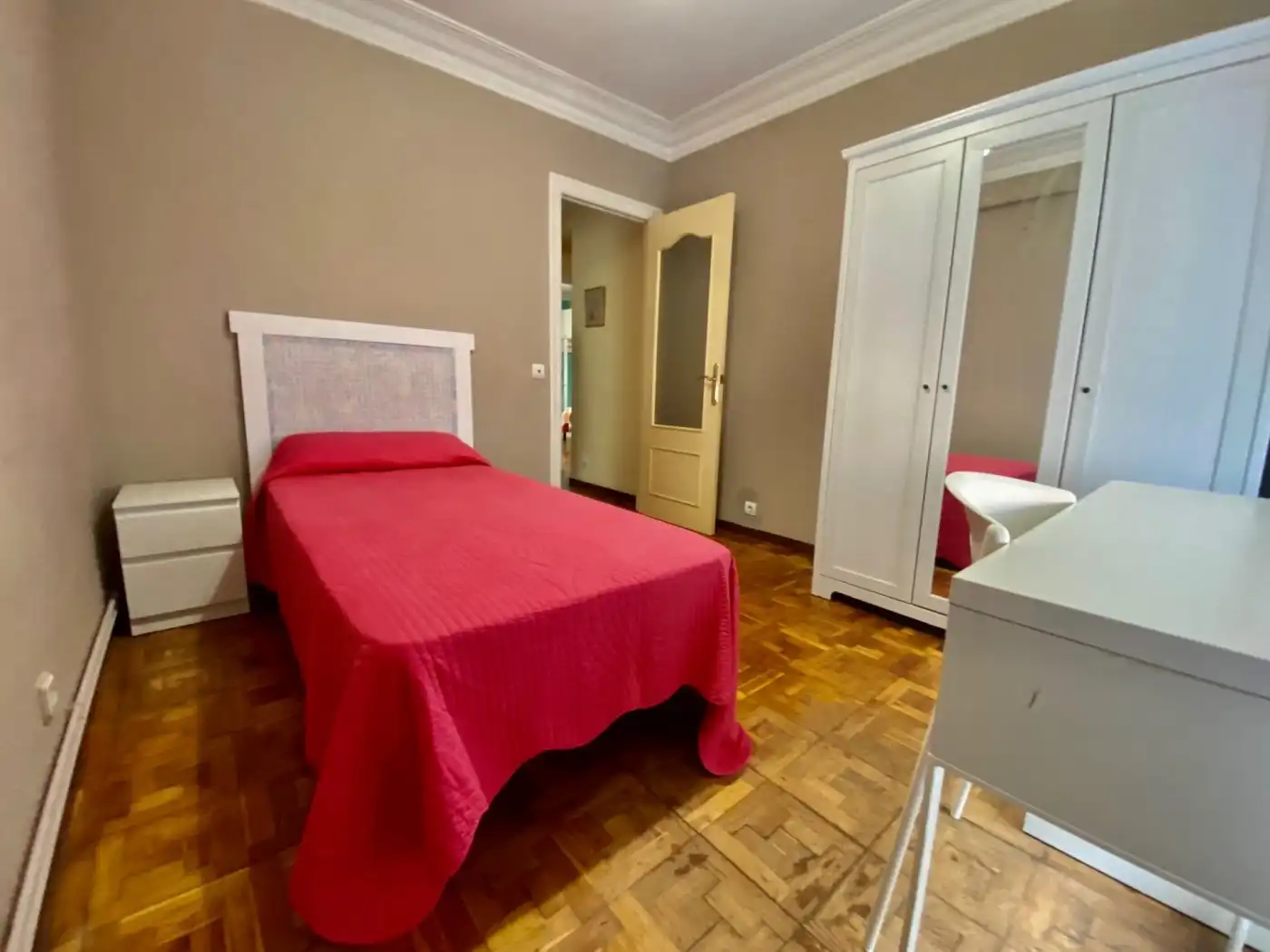 Dormitori de Pis de lloguer en Santander amb Calefacció, Parquet i Moblat