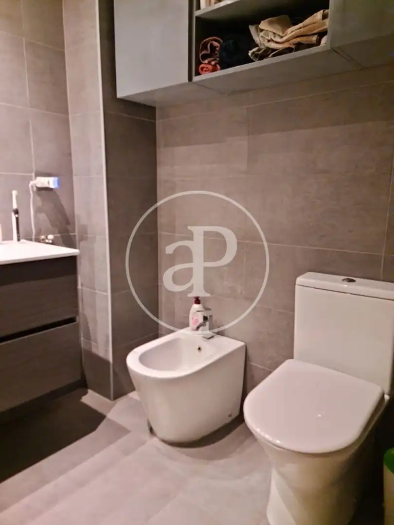 Badezimmer von Wohnung zur Miete in Valencia mit Klimaanlage, Heizung und Privatgarten