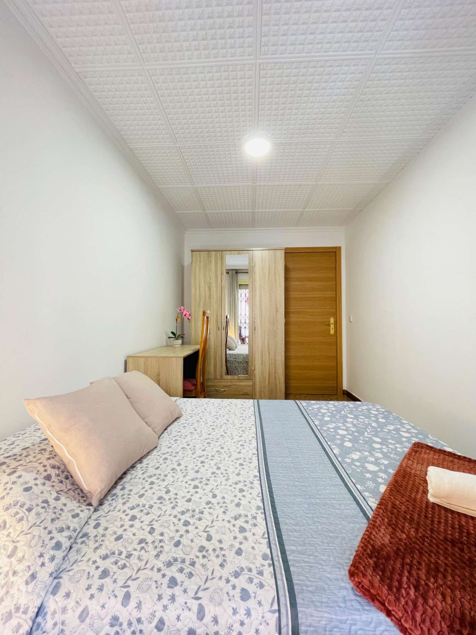 Dormitori de Pis per a compartir en Alicante / Alacant amb Aire condicionat, Terrassa i Moblat