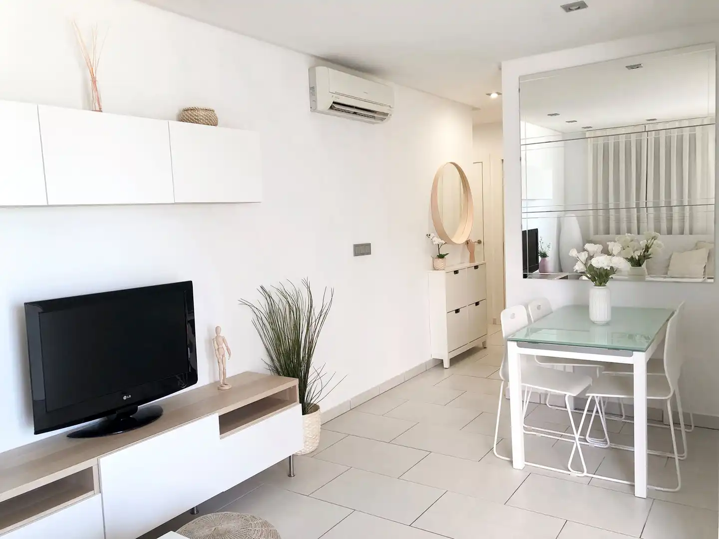 Wohnzimmer von Wohnung zur Miete in Guardamar del Segura mit Klimaanlage, Terrasse und Möbliert