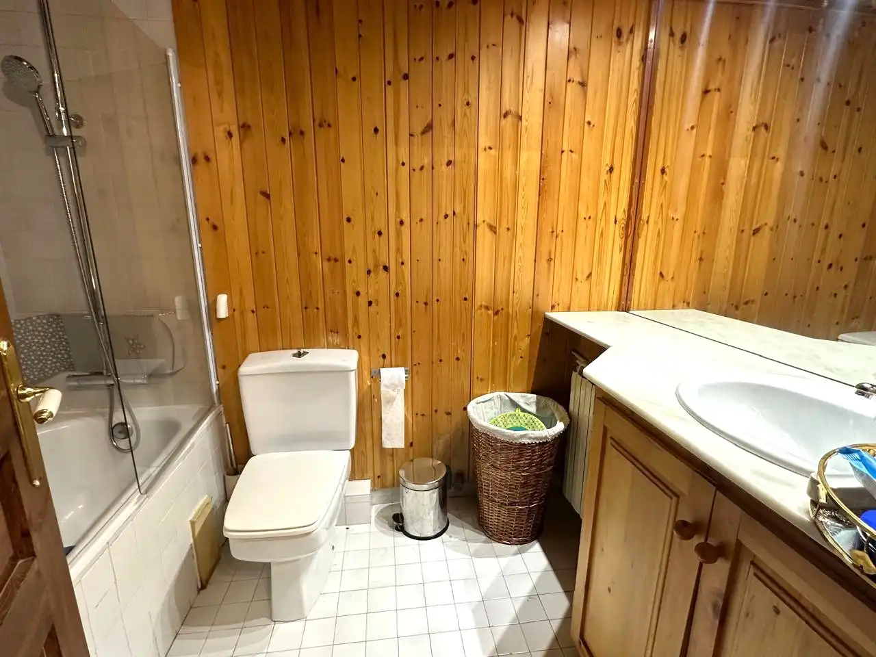 Baño de Planta baja de alquiler en Ordino con Calefacción y Jardín privado