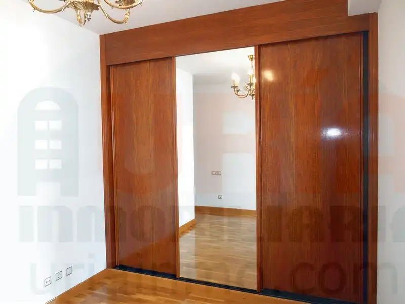 Schlafzimmer von Wohnung zur Miete in Oviedo  mit Heizung, Abstellraum und Ofen
