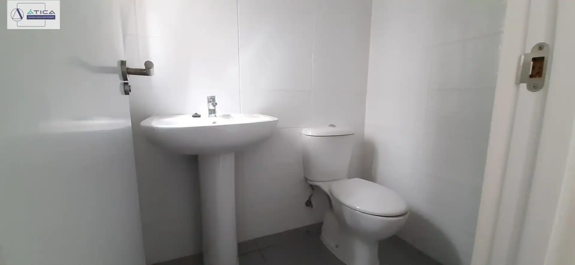 Badezimmer von Wohnung zum Verkauf in Santander mit Heizung und Möbliert