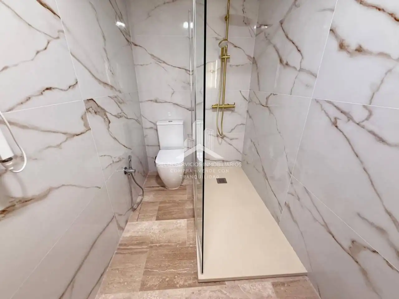 Baño de Piso en venta en Castellón de la Plana / Castelló de la Plana con Aire acondicionado, Calefacción y Alarma