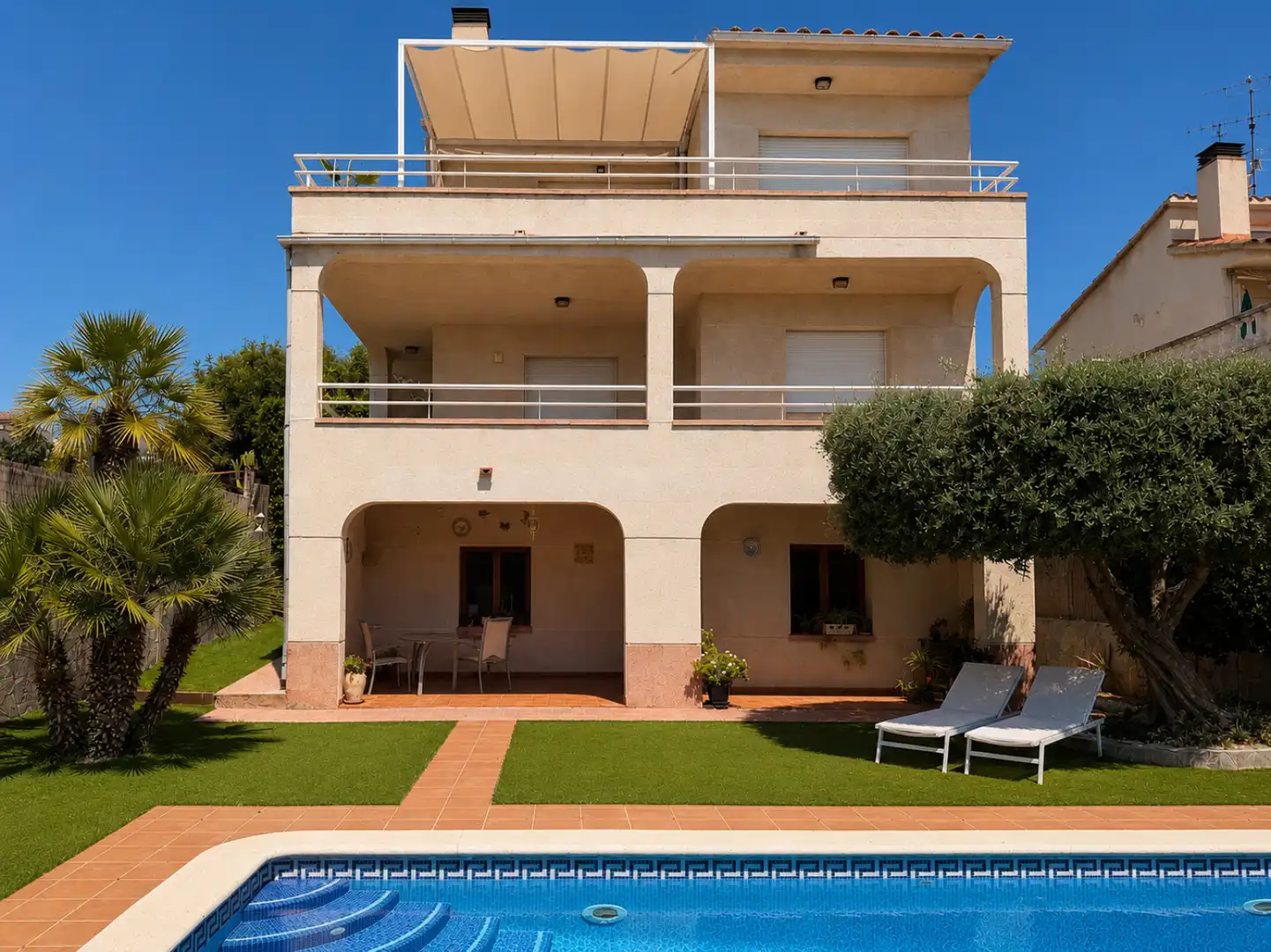 Vista exterior de Casa o xalet en venda en Calafell amb Calefacció, Terrassa i Piscina