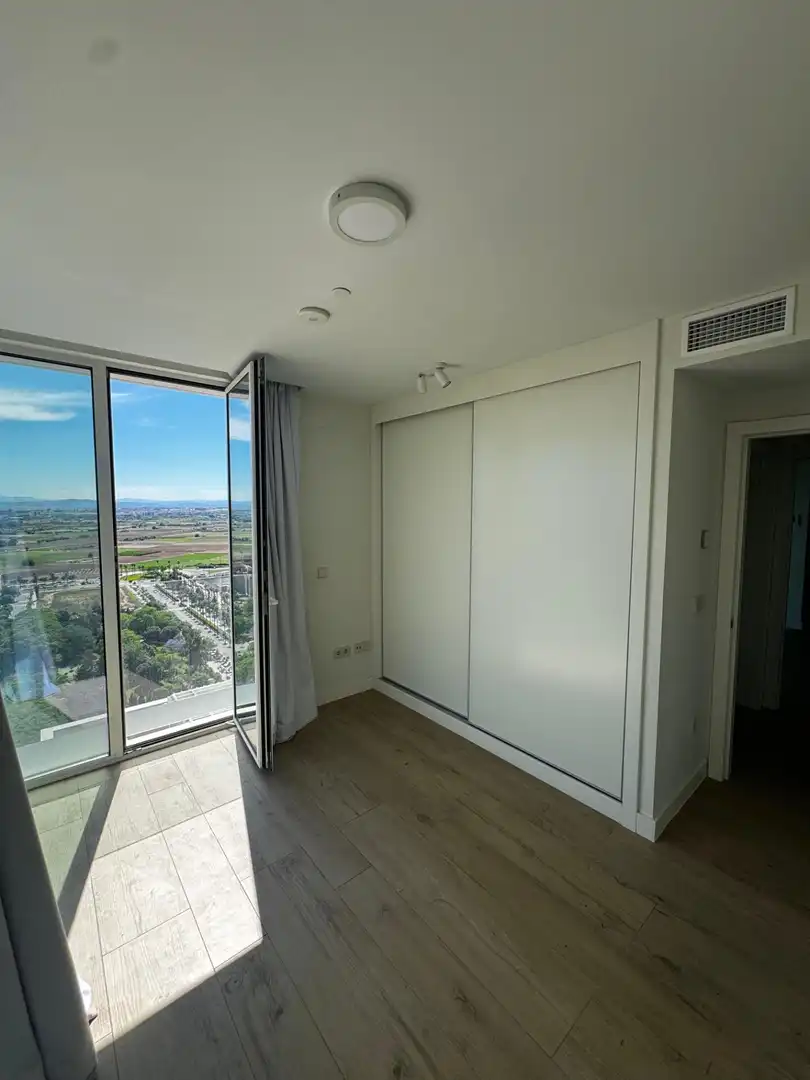 Dormitori de Apartament de lloguer en Valencia amb Aire condicionat, Jardí privat i Terrassa