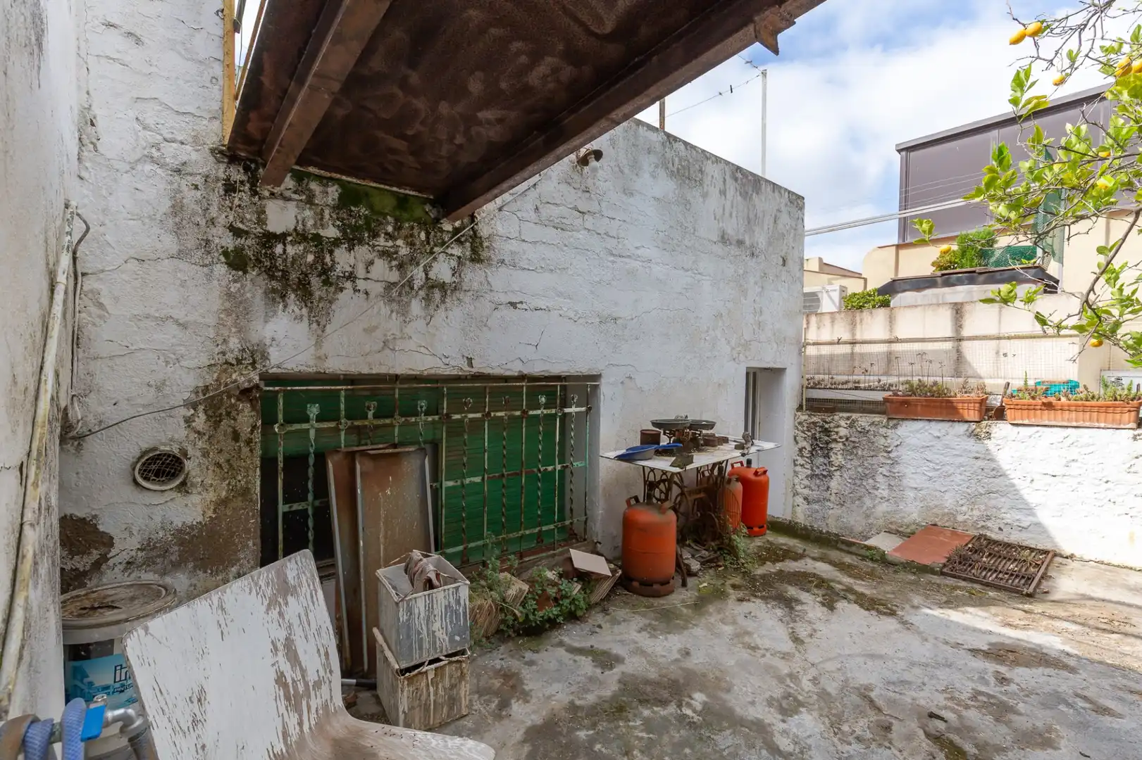 Vista exterior de Casa adosada en venta en Esplugues de Llobregat con Calefacción, Terraza y Alarma