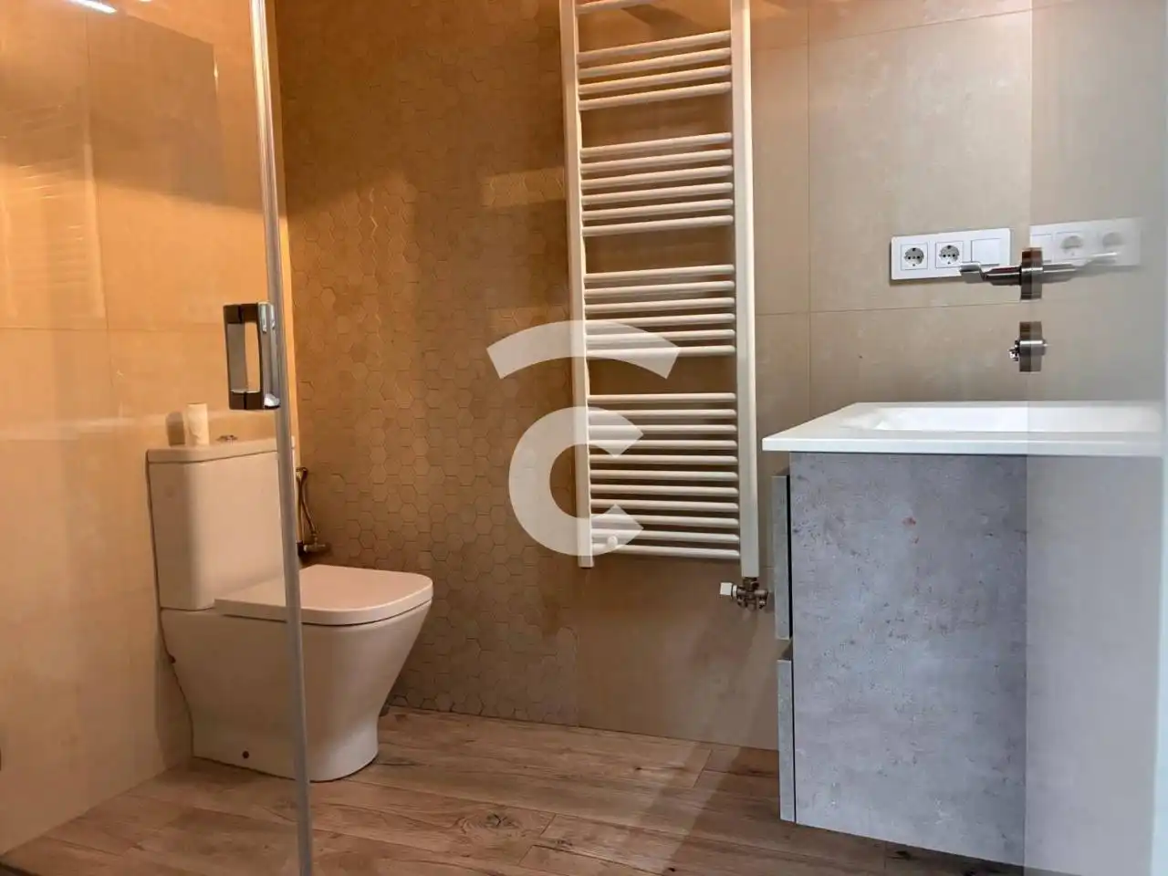 Badezimmer von Country house zur Miete in Calldetenes mit Heizung, Privatgarten und Alarm