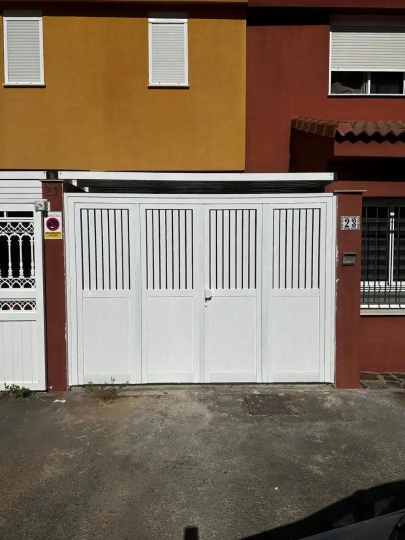 Vista exterior de Casa adosada en venta en Santa Lucía de Tirajana con Amueblado, Microondas y TV