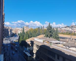 Vista exterior de Pis en venda en  Granada Capital amb Aire condicionat, Calefacció i Piscina comunitària