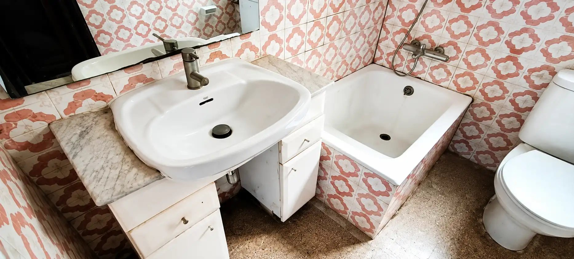 Bathroom of Flat for sale in Girona