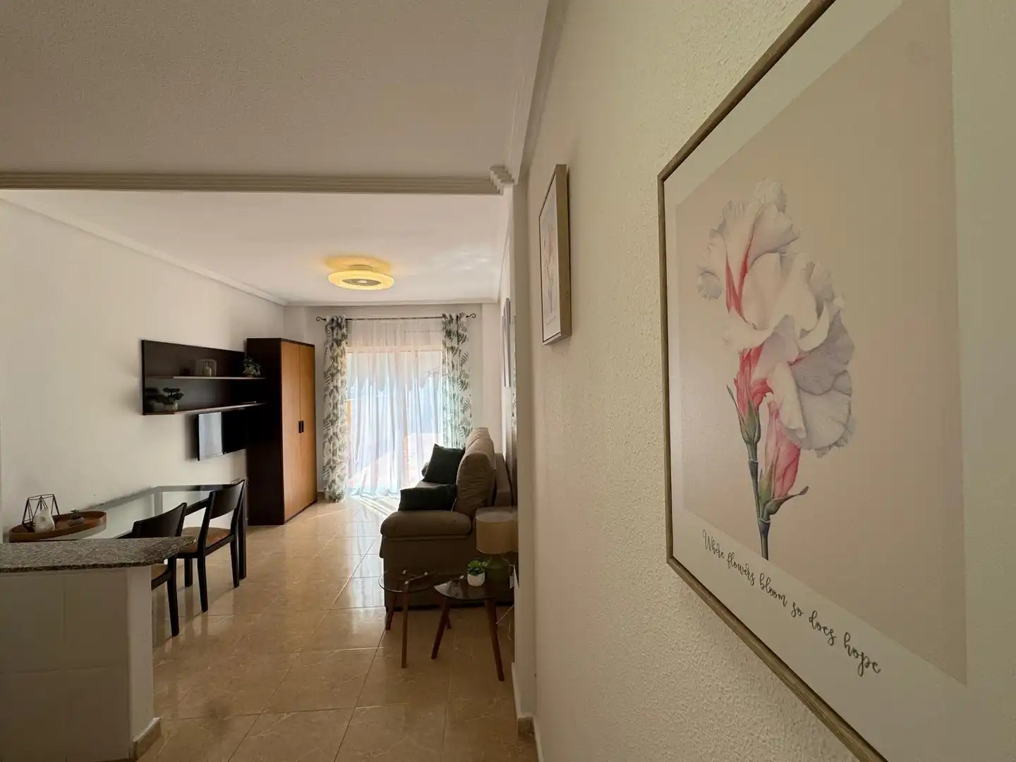 Sala de estar de Estudio en venta en Torrevieja con Aire acondicionado, Terraza y Amueblado