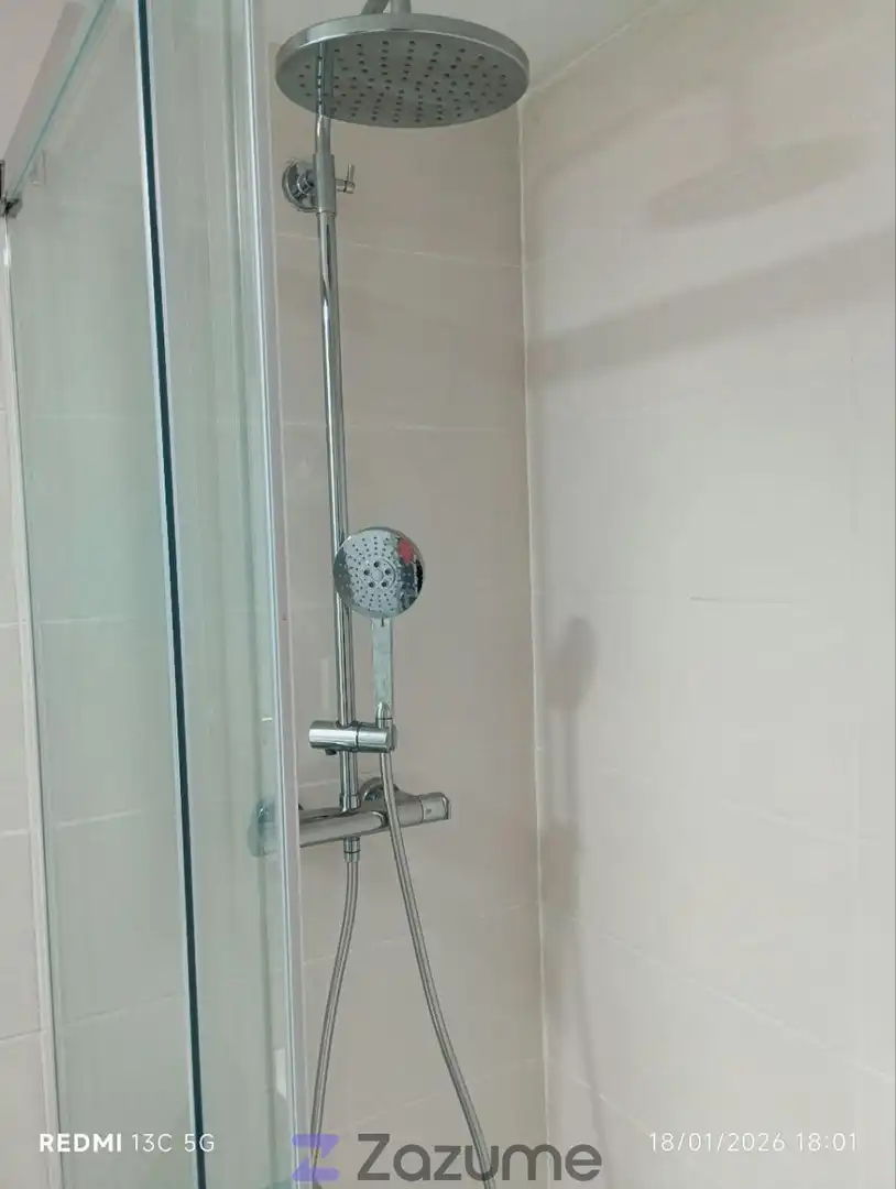 Bathroom of Flat for rent in Valencia  with Air Conditioner, Private garden and Terrace