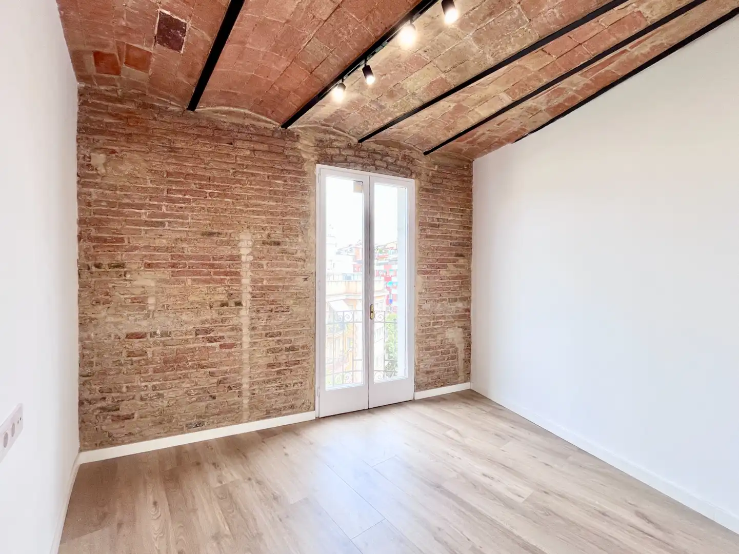 Wohnung zum Verkauf in Barcelona mit Klimaanlage, Heizung und Parkett