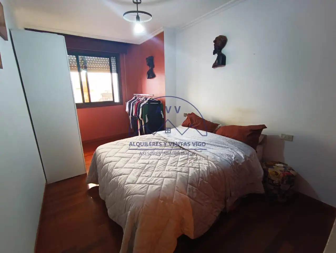 Dormitori de Pis en venda en Vigo  amb Calefacció i Parquet