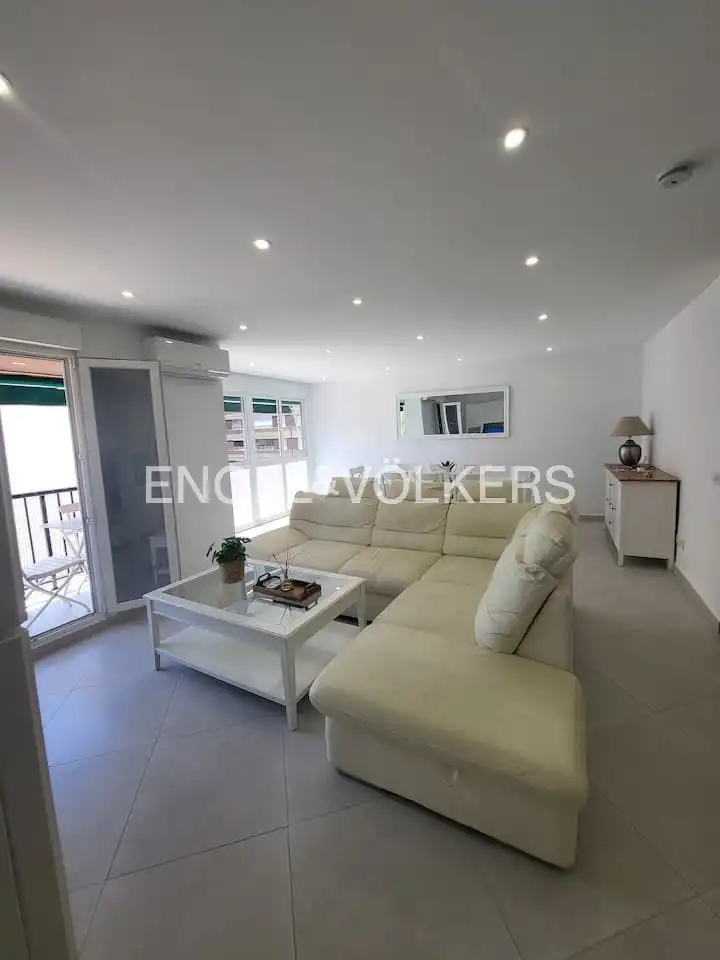 Sala de estar de Piso de alquiler en Torrevieja con Aire acondicionado, Calefacción y Balcón