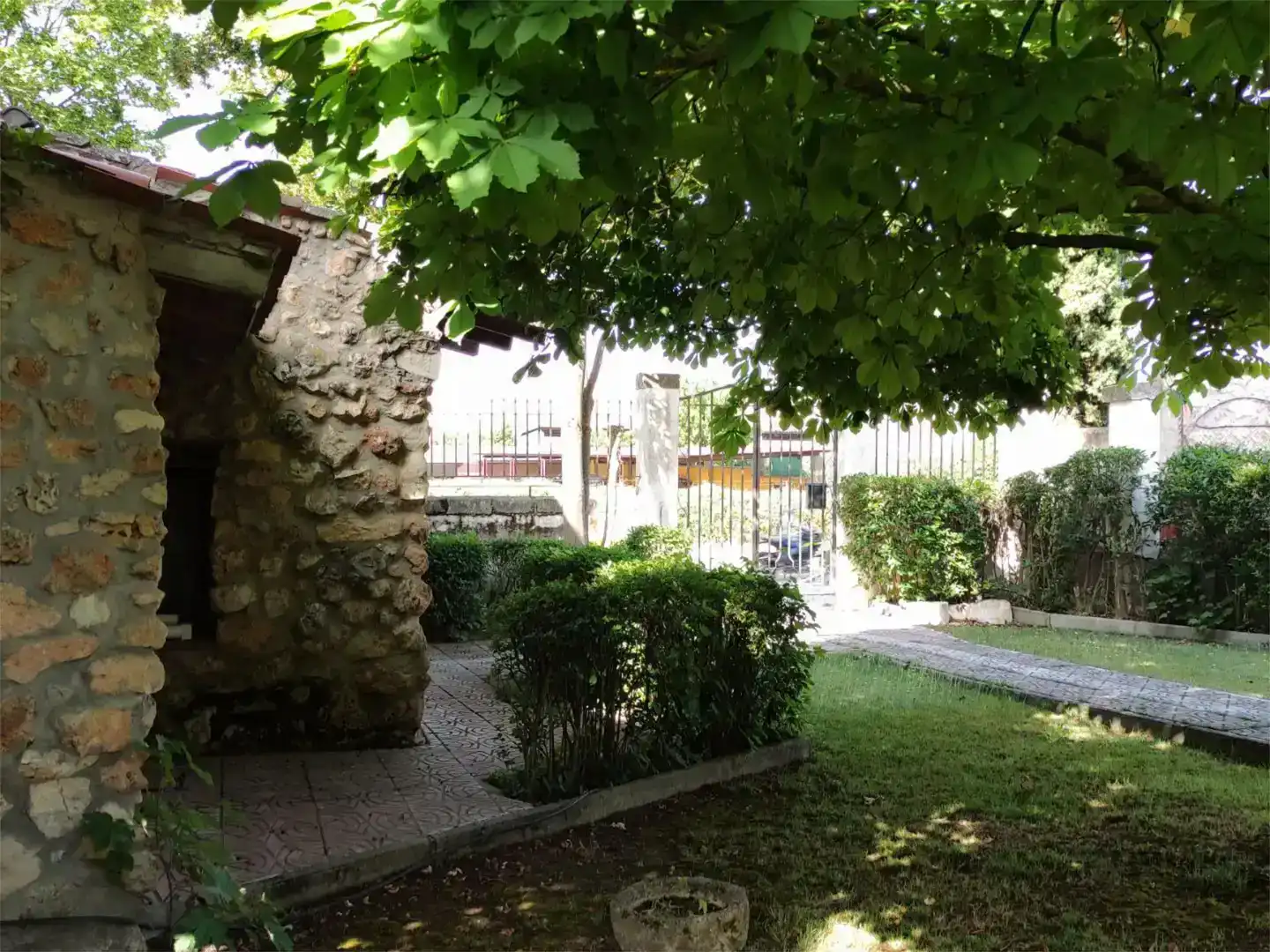 Jardí de Casa o xalet en venda en Dueñas amb Jardí privat, Parquet i Traster
