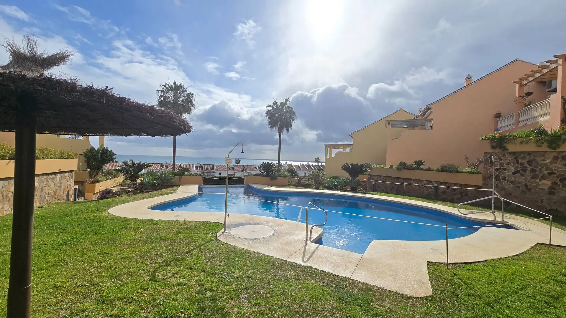 Jardí de Dúplex en venda en Manilva amb Aire condicionat, Jardí privat i Terrassa