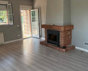 Living room of Single-family semi-detached for sale in Navacerrada  with Heating, Private garden and Terrace