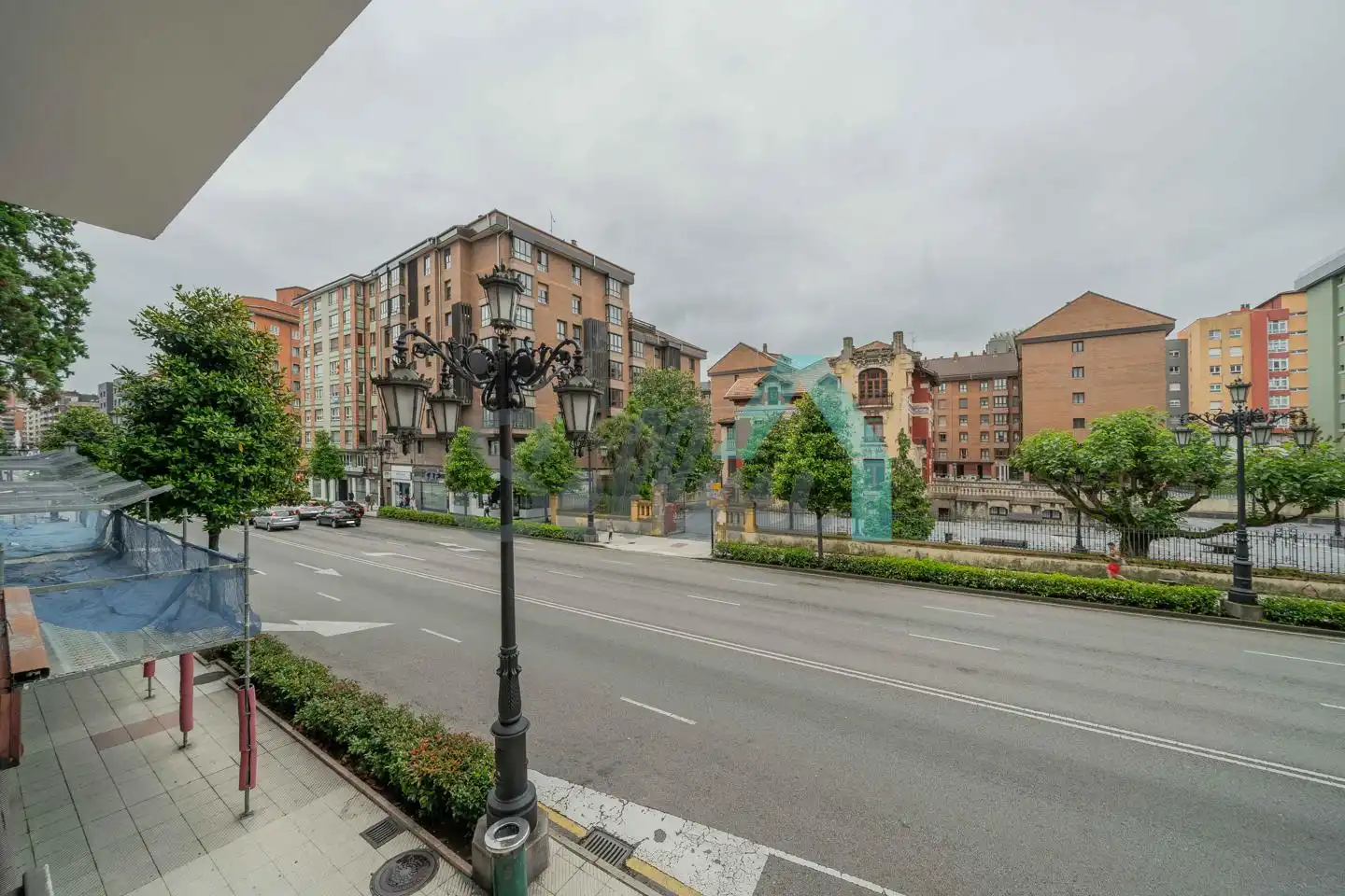 Vista exterior de Pis en venda en Oviedo  amb Calefacció