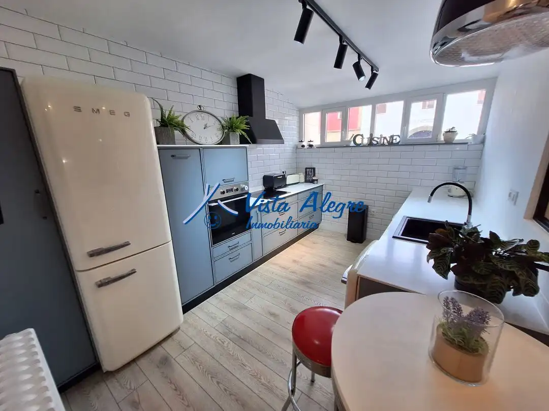 Küche von Einfamilien-Reihenhaus zum Verkauf in Haro mit Klimaanlage, Heizung und Terrasse