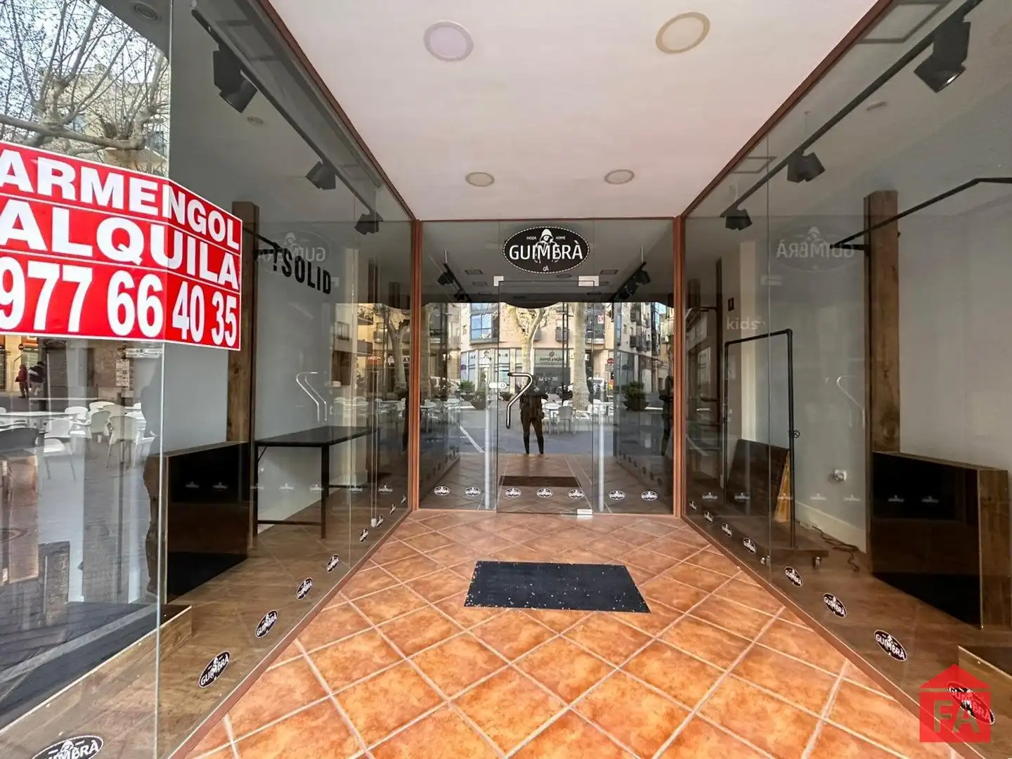 Business premises to rent in Centre