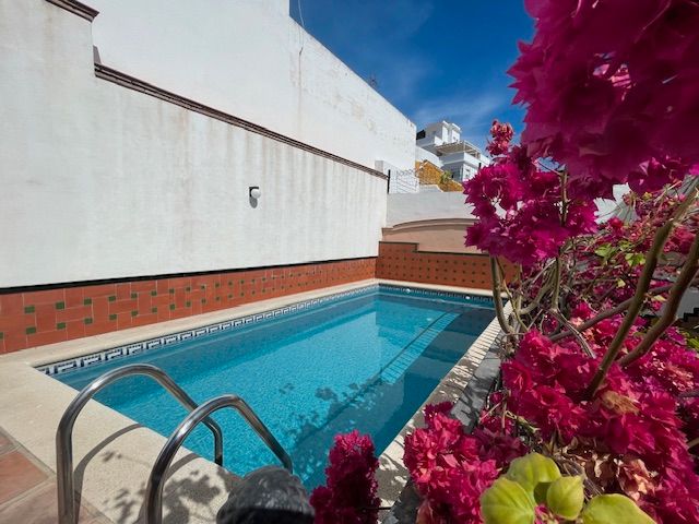Piscina de Casa o xalet en venda en Algeciras amb Aire condicionat, Calefacció i Jardí privat