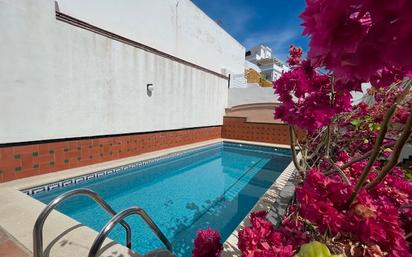 Swimming pool of House or chalet for sale in Algeciras  with Air Conditioner, Heating and Private garden