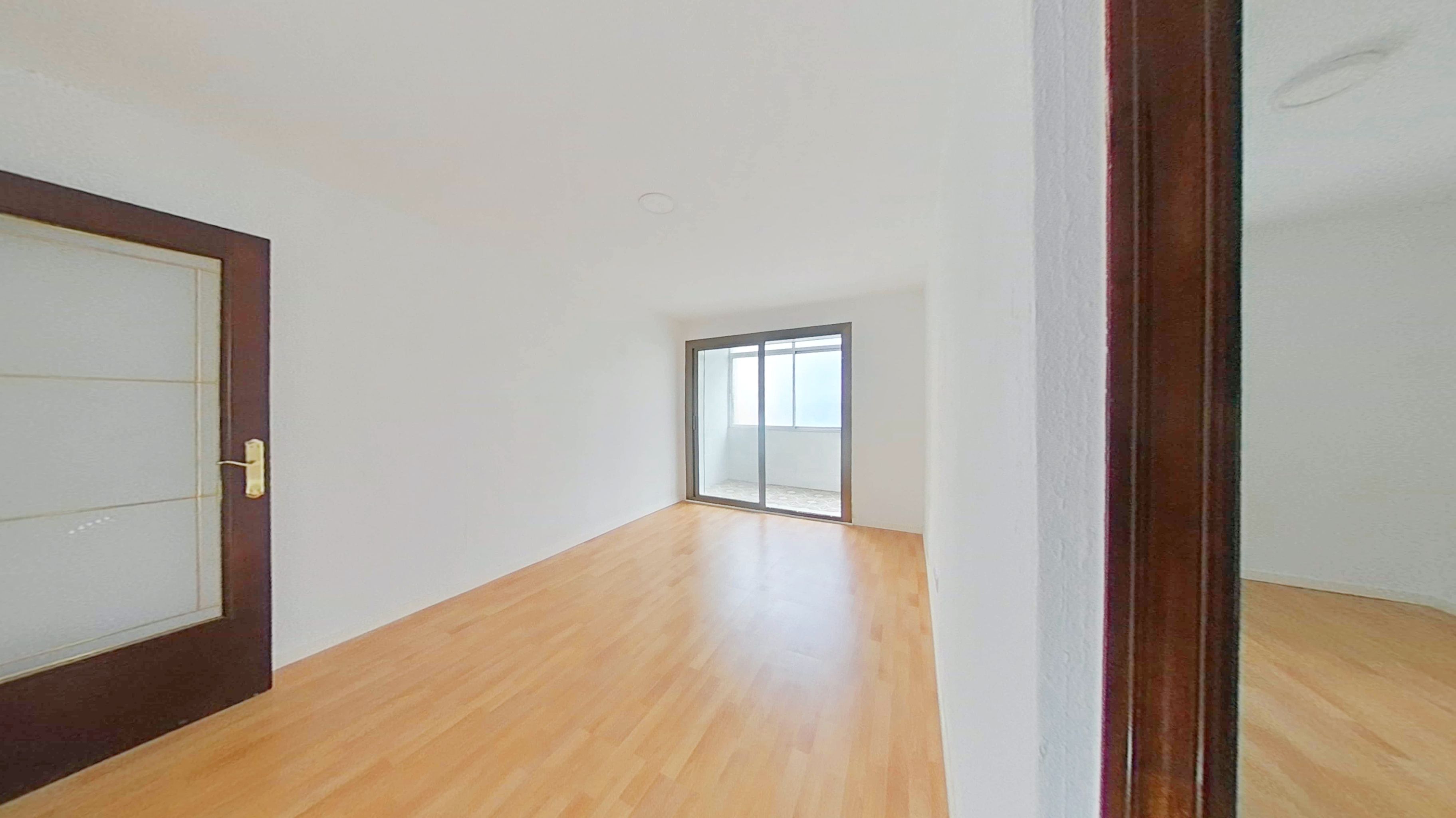 Sala d'estar de Pis en venda en L'Hospitalet de Llobregat amb Terrassa, Forn i Rentadora