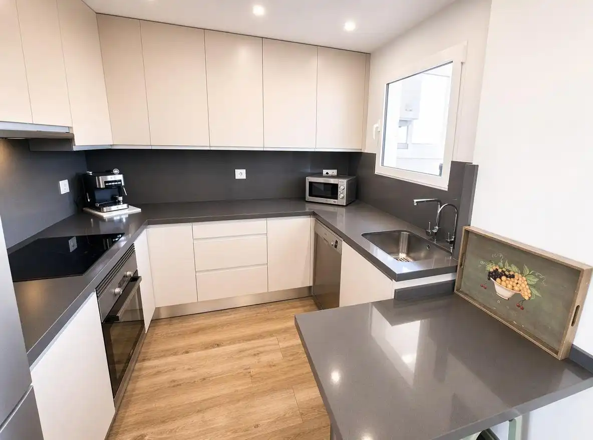 Cuina de Apartament en venda en El Campello amb Jardí privat, Terrassa i Piscina comunitària
