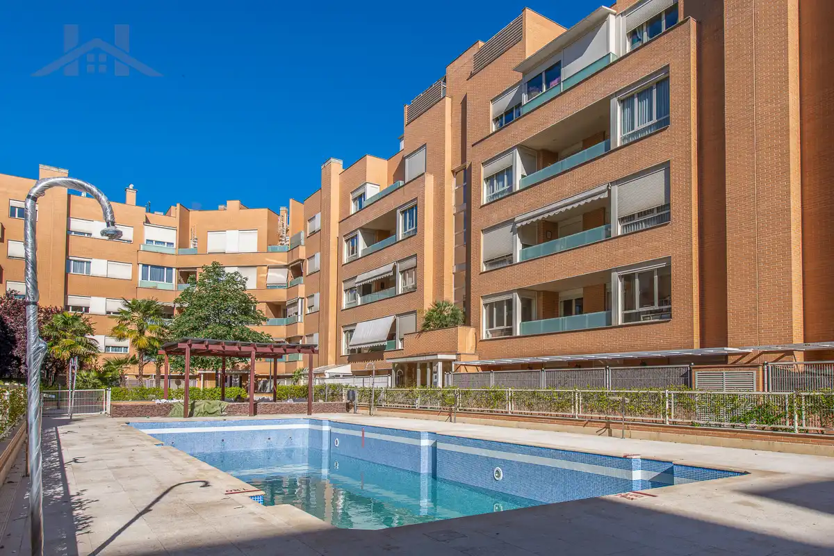 Swimming pool of Ground floor for sale in La Moraleja  with Air Conditioner, Heating and Private garden