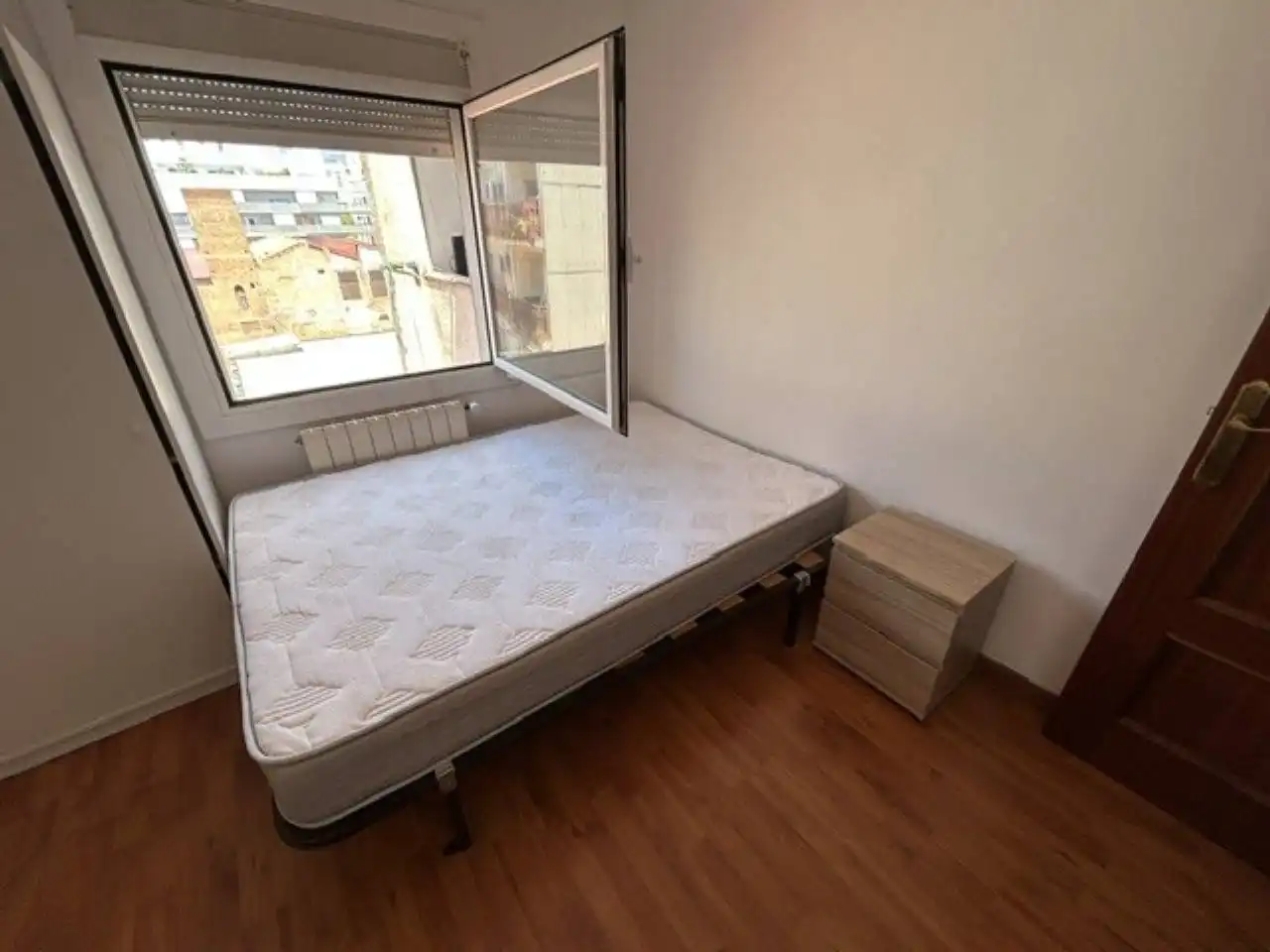 Schlafzimmer von Wohnung zur Miete in Terrassa mit Heizung, Möbliert und Balkon