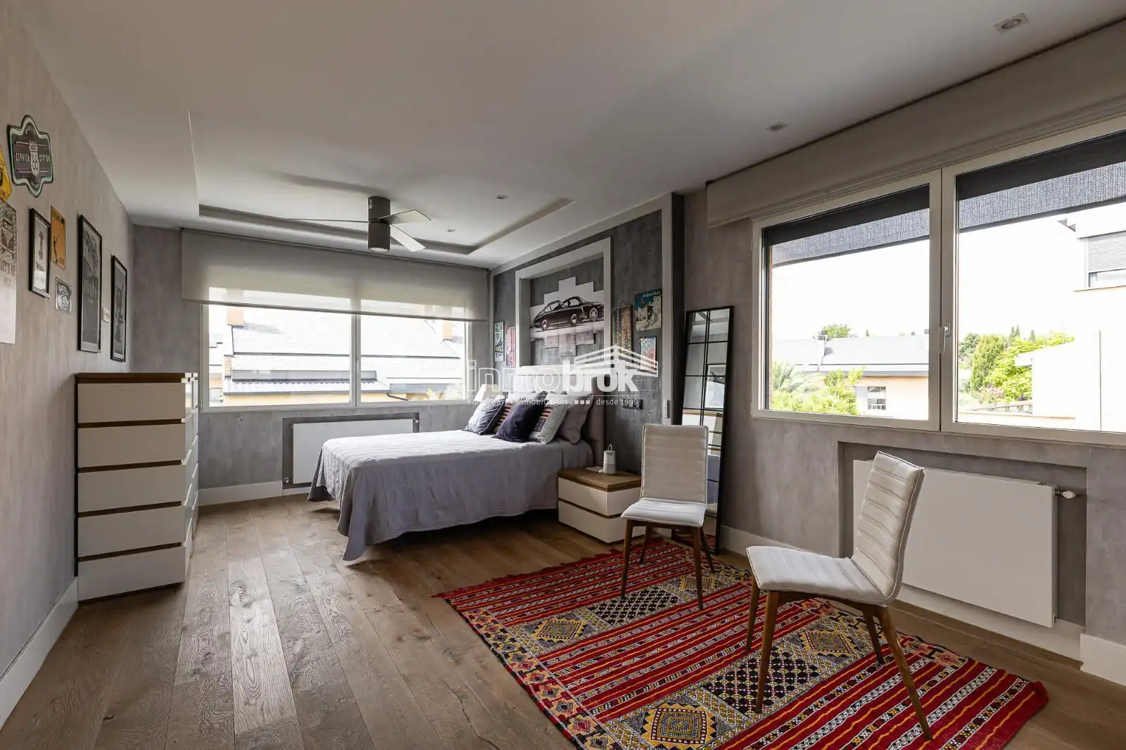 Dormitori de Casa adosada en venda en La Moraleja amb Aire condicionat, Terrassa i Traster