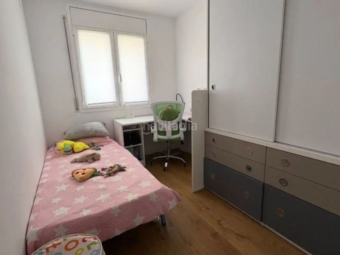 Schlafzimmer von Wohnung zum Verkauf in Sant Boi de Llobregat mit Klimaanlage, Terrasse und Schwimmbad