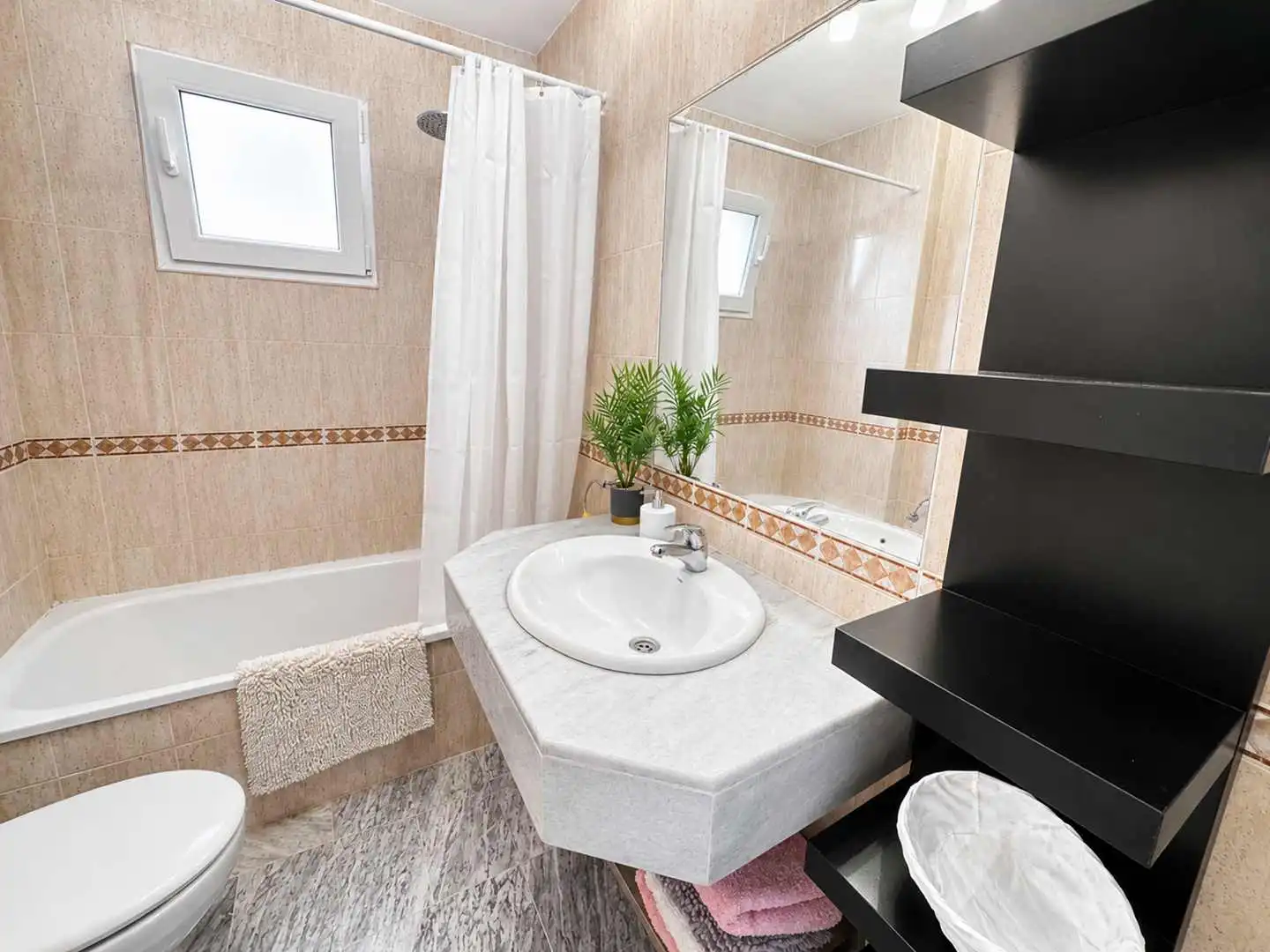Baño de Planta baja en venta en Manilva con Jardín privado, Terraza y Trastero