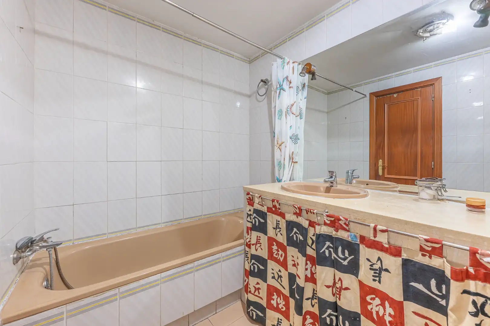 Baño de Piso en venta en Marbella con Terraza y Amueblado