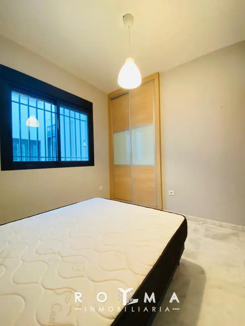 Habitación de Piso de alquiler en Montequinto con Aire acondicionado, Calefacción y Jardín privado