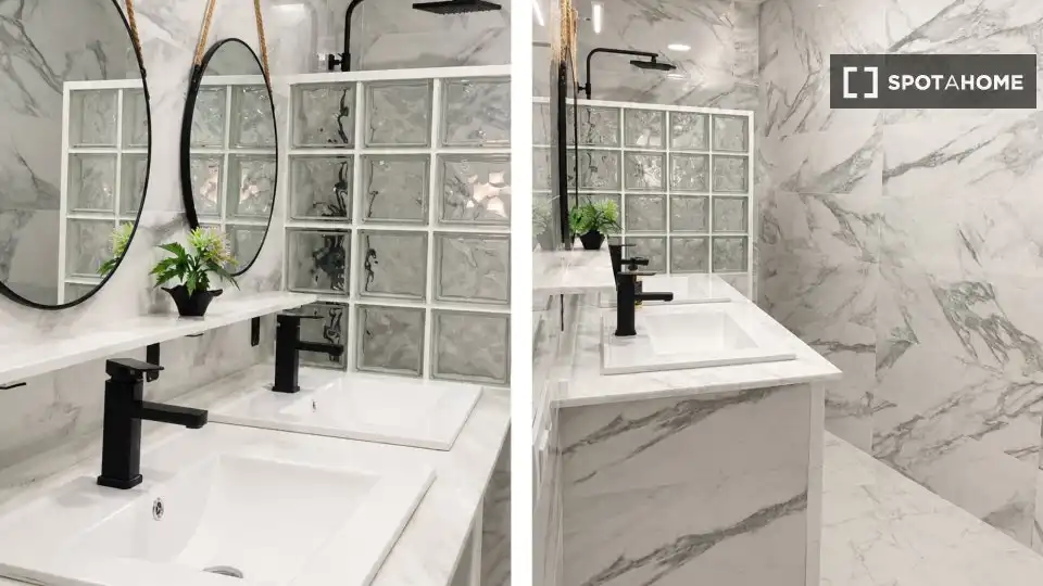 Bathroom of Flat for share in Alameda - Mentidero - Teatro Falla