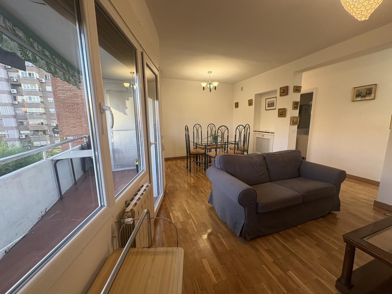 Sala d'estar de Pis en venda en  Madrid Capital amb Aire condicionat, Calefacció i Parquet