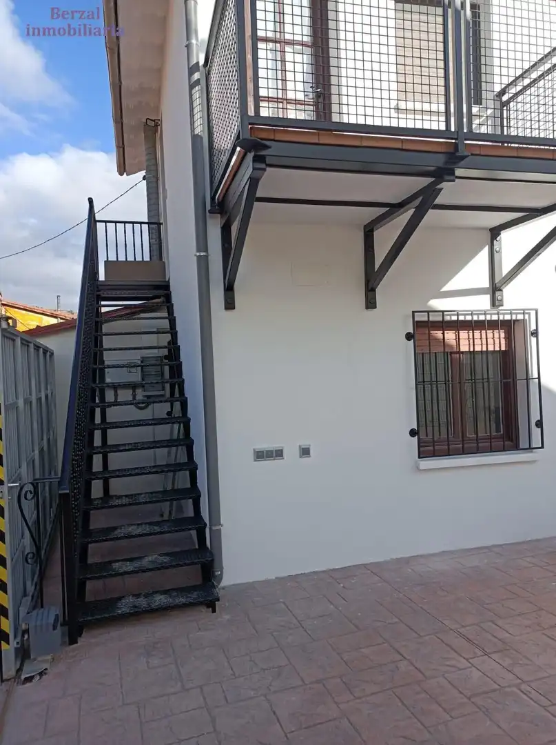 Casa o xalet en venda en Matute amb Terrassa, Moblat i Balcó