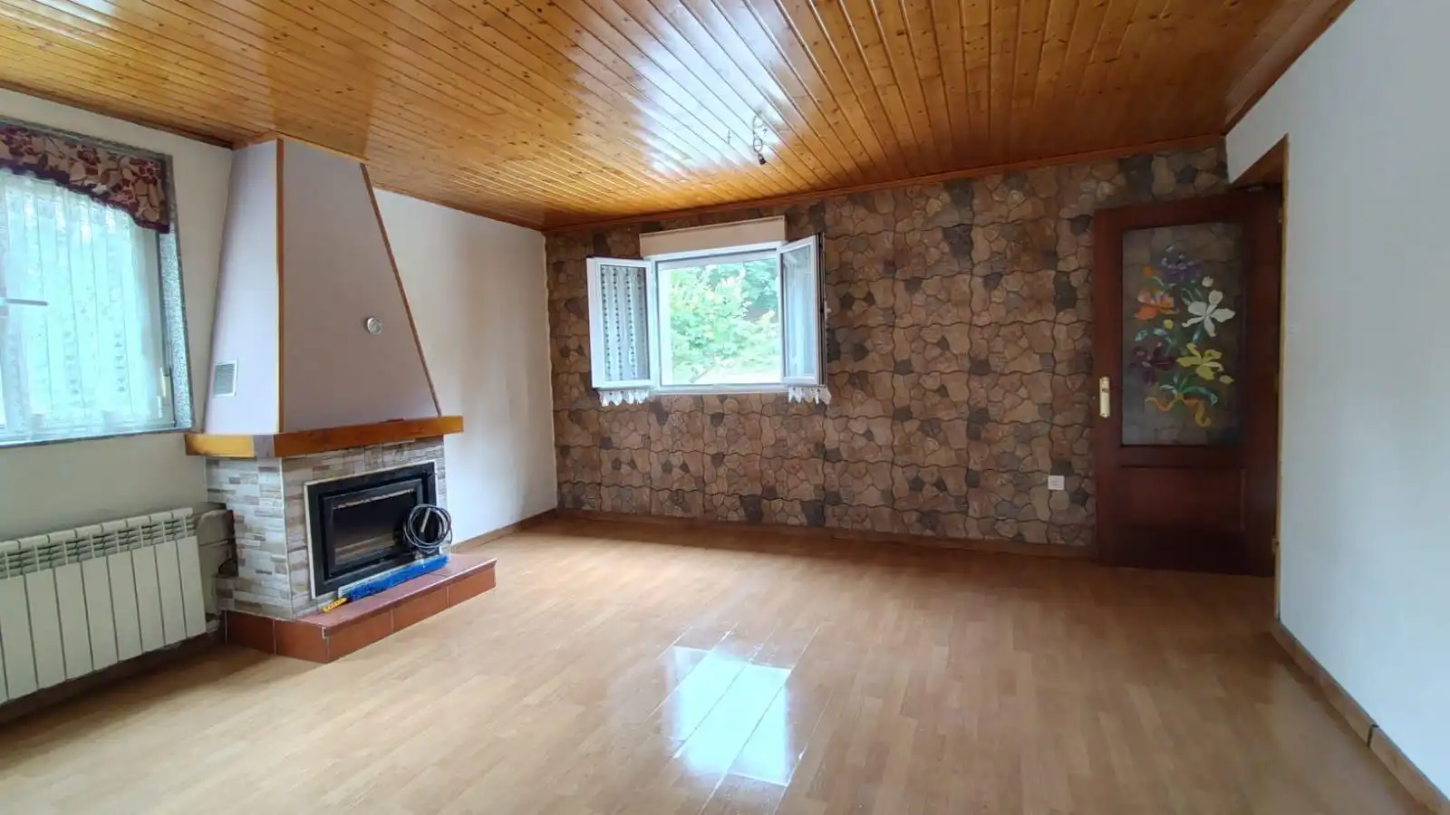 Sala d'estar de Casa adosada en venda en Langreo amb Calefacció, Jardí privat i Terrassa