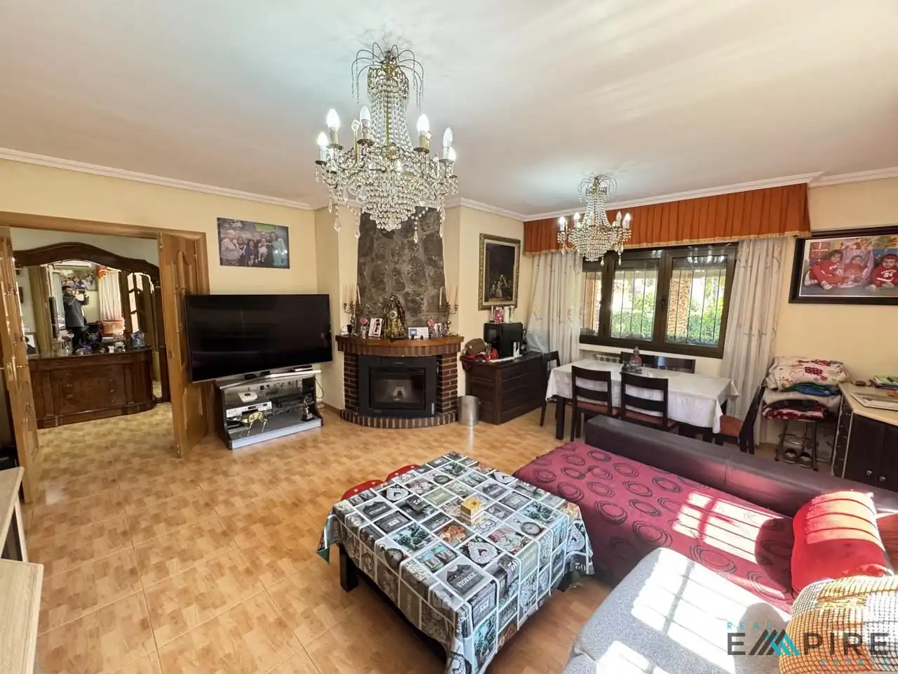 Sala d'estar de Casa o xalet en venda en Serranillos del Valle amb Aire condicionat, Calefacció i Jardí privat