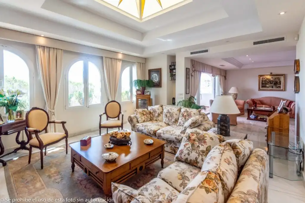 Sala d'estar de Dúplex en venda en Torremolinos amb Aire condicionat, Terrassa i Moblat