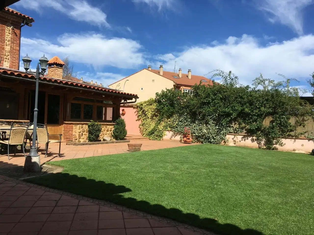 Jardí de Casa adosada en venda en San Andrés del Rabanedo amb Aire condicionat, Calefacció i Jardí privat
