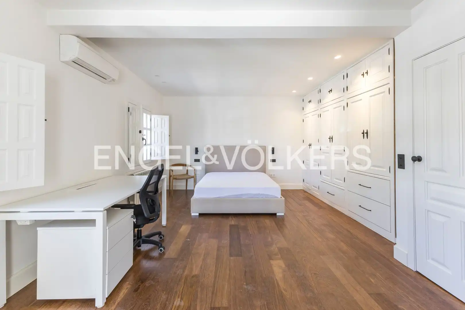 Dormitori de Casa o xalet de lloguer en Madrid amb Aire condicionat, Calefacció i Jardí privat