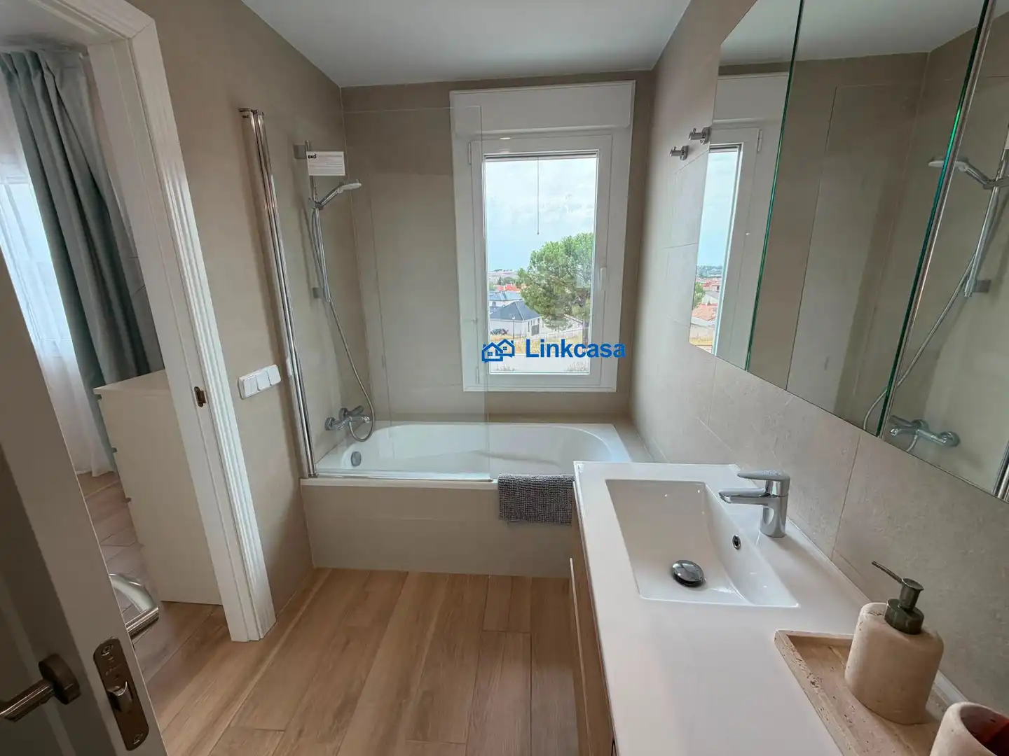 Baño de Casa o chalet en venta en Navas del Rey con Calefacción, Jardín privado y Terraza