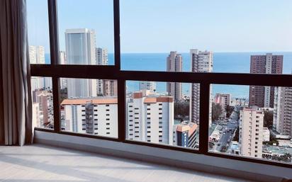 Bedroom of Apartment for sale in Benidorm  with Air Conditioner, Terrace and Community pool