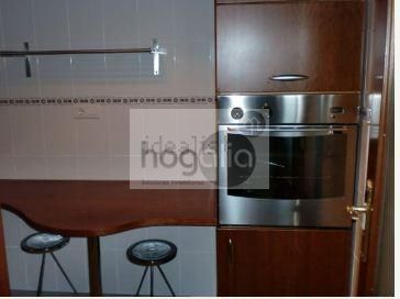 Cuina de Pis de lloguer en  Sevilla Capital amb Aire condicionat, Moblat i Balcó