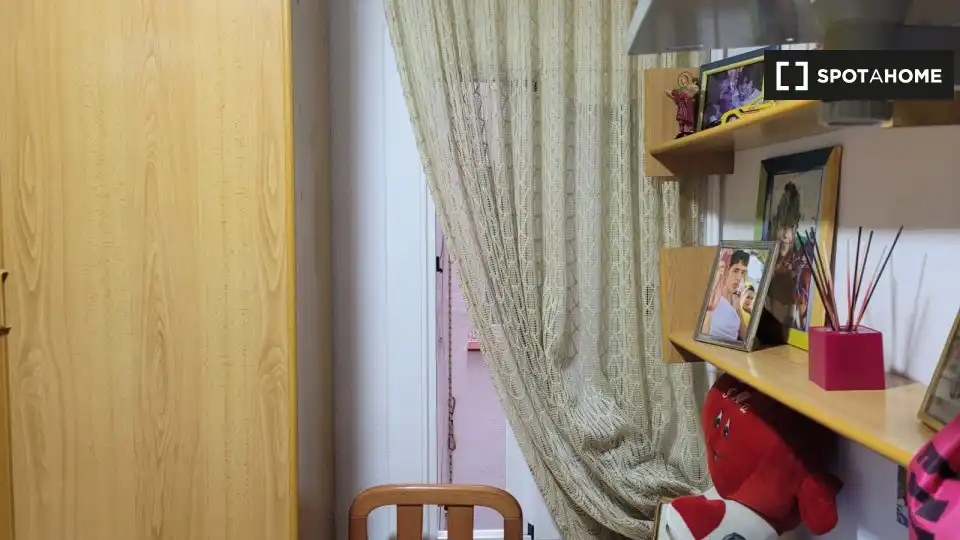 Schlafzimmer von Wohnung zur untervermieten in Mataró mit Klimaanlage, Heizung und Möbliert